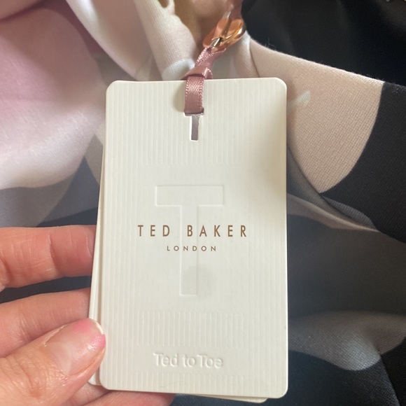 Ted Baker - Floral Top in Sz. 4 - Picture 5 of 5